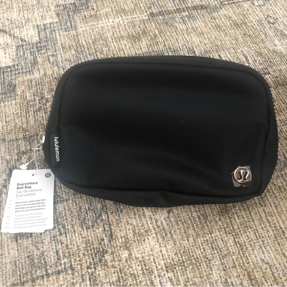 NWT Lululemon Everywhere Belt Bag - Black